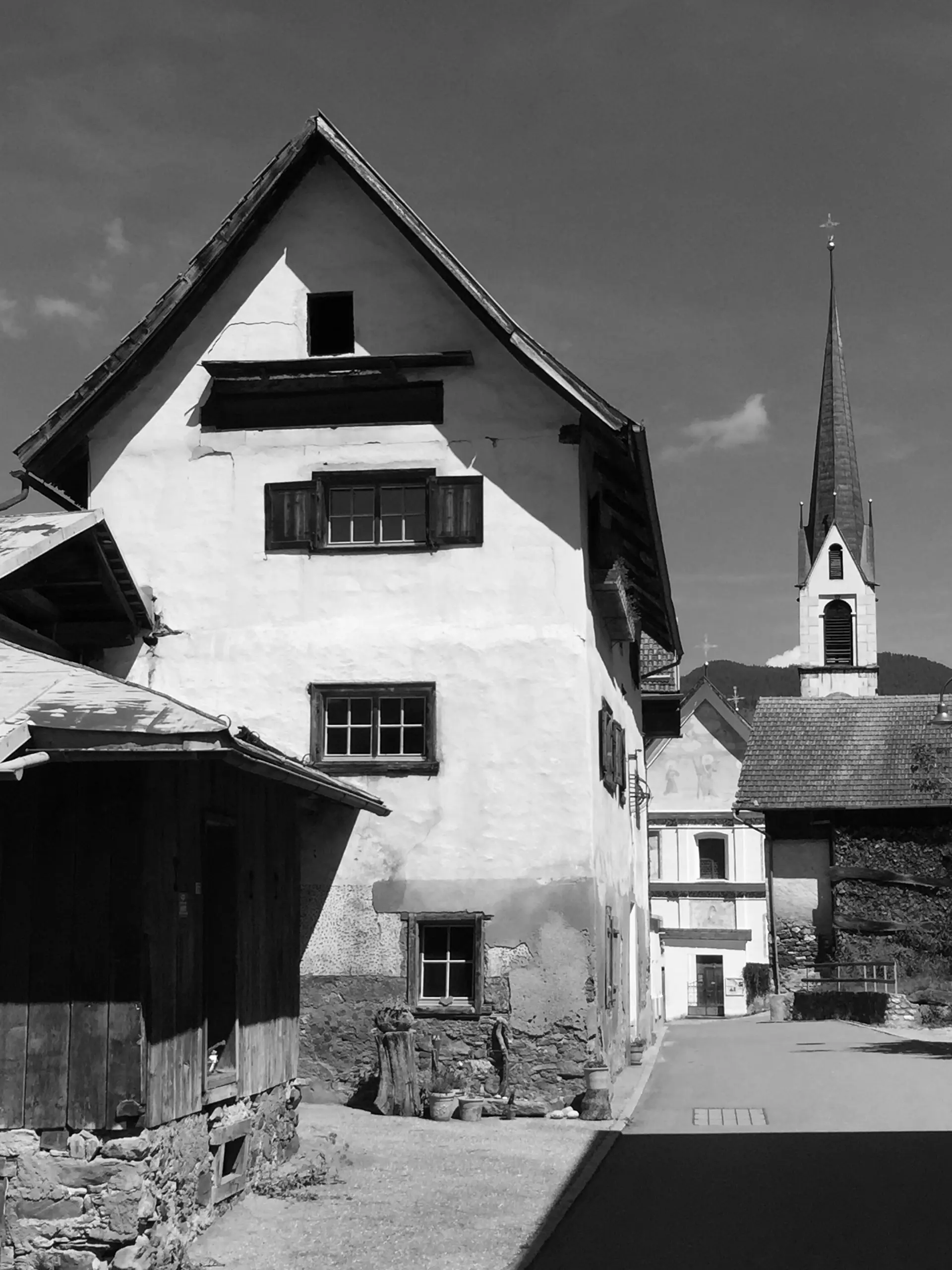 02_Sanierung und Umbau_Wohnhaus Dorfstrasse Almens_vorher